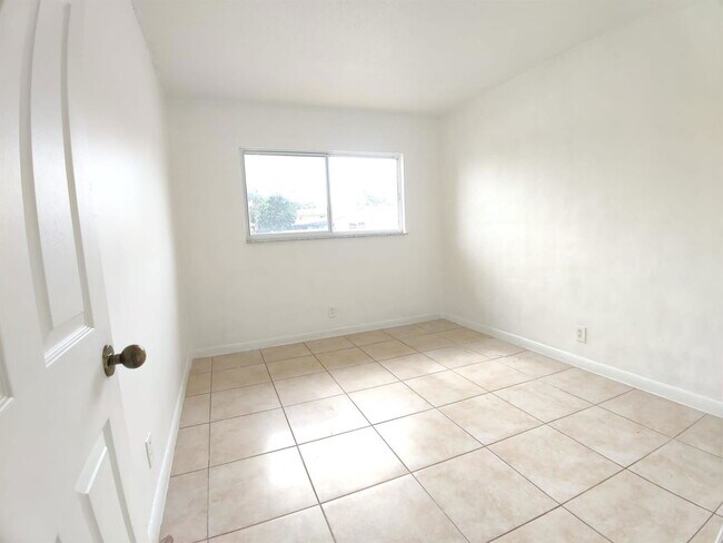 Photo - 3961 SW 51st St Apartment