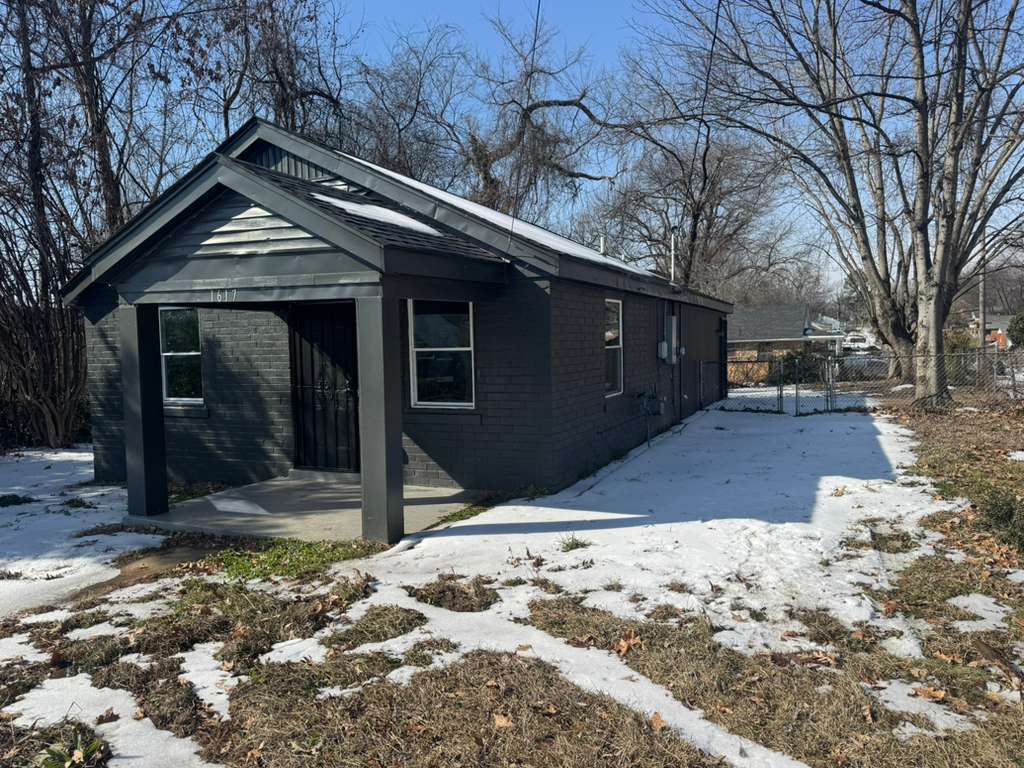 Building Photo - 1617 Pillow St