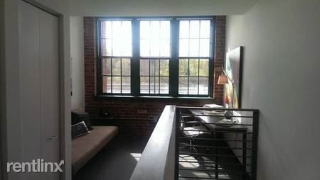 Building Photo - 1 br, 1 bath Apartment - 241 Crescent St