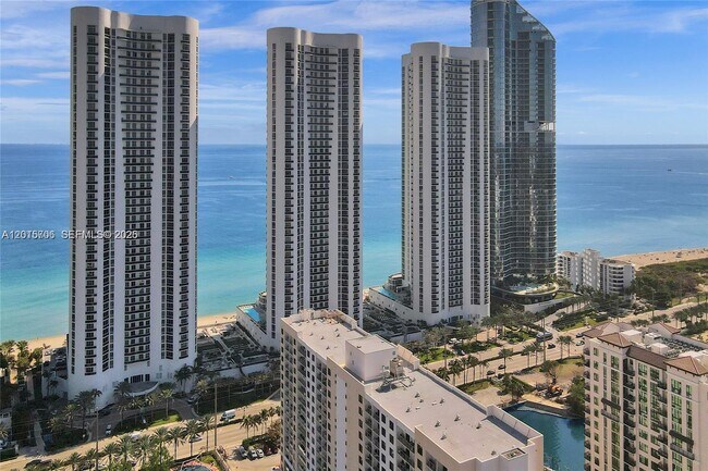 Foto del edificio - 15811 Collins Ave