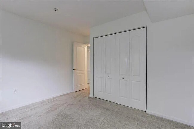 Foto del edificio - 8381 Montgomery Run Rd