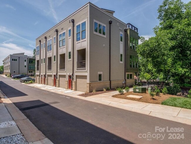 Building Photo - 331 Uptown W Dr