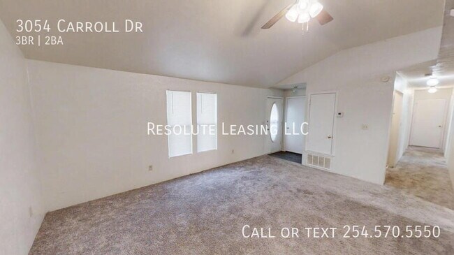 Foto del edificio - 3054 Carroll Dr