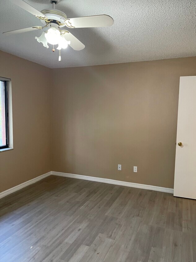Primary Photo - 2042 Oak Meadow Cir
