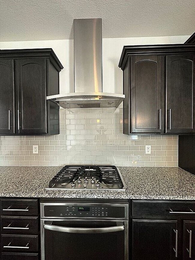 Foto del edificio - Modern and Spacious 3B/2.5 Bath Erie Home ...