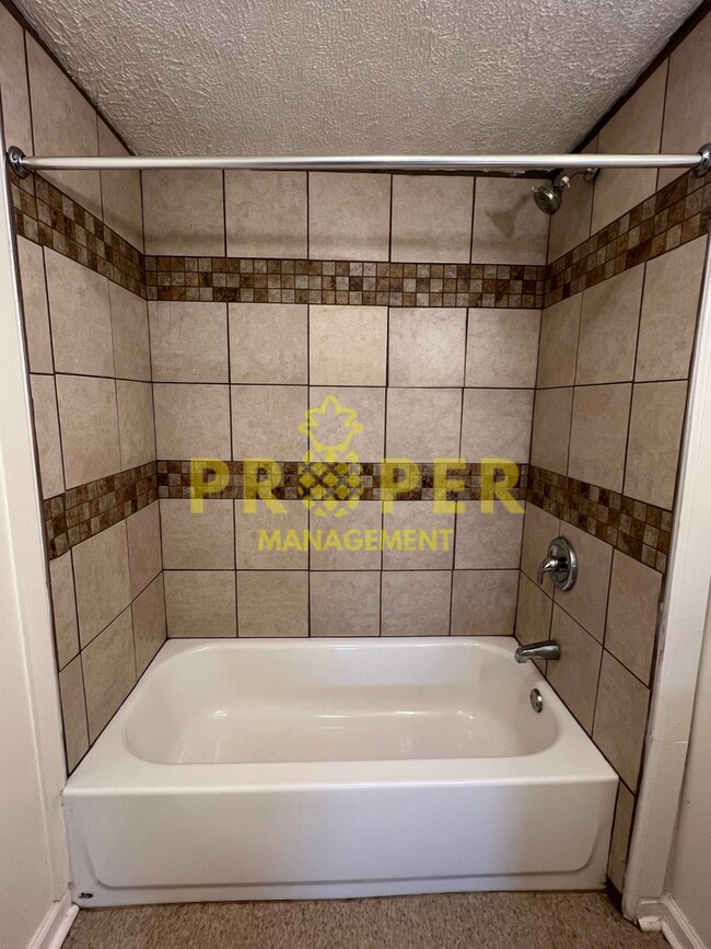Foto del edificio - 2 bedrooms 1 bathroom house