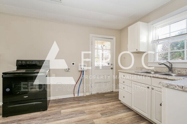 Foto del edificio - 709 Lakeside Ave