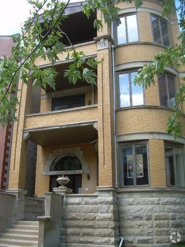 Building Photo - 928 W Leland Ave