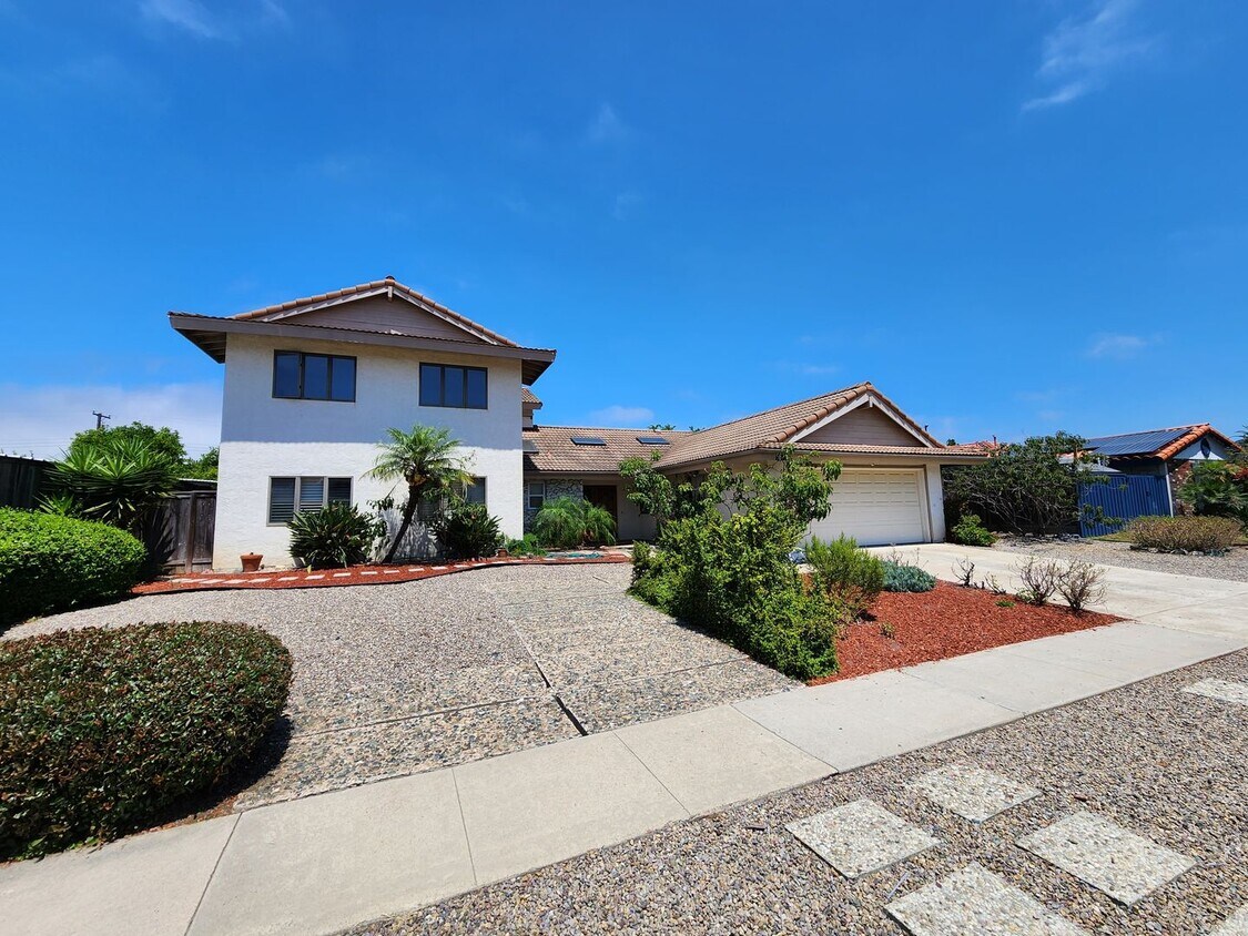 Foto principal - University City - Two Story House - Two Car Garage - 2589 S.F. - 4+ Bedrooms, 2.5 Baths