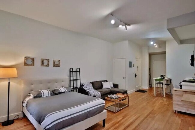 Building Photo - East 70th Street