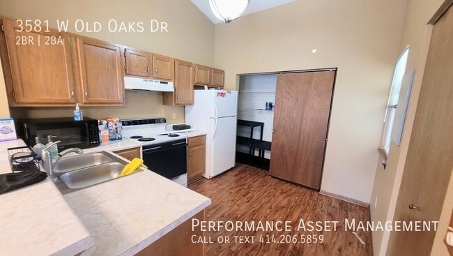 Building Photo - 2 Bedroom Condo