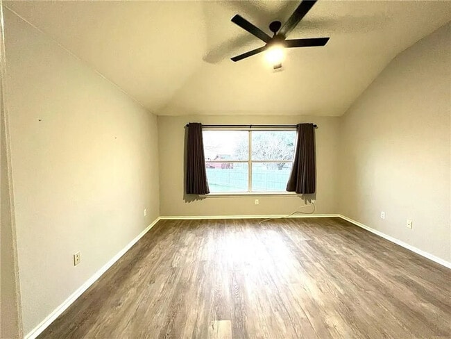 Foto del edificio - 2603 Hill Street Cove