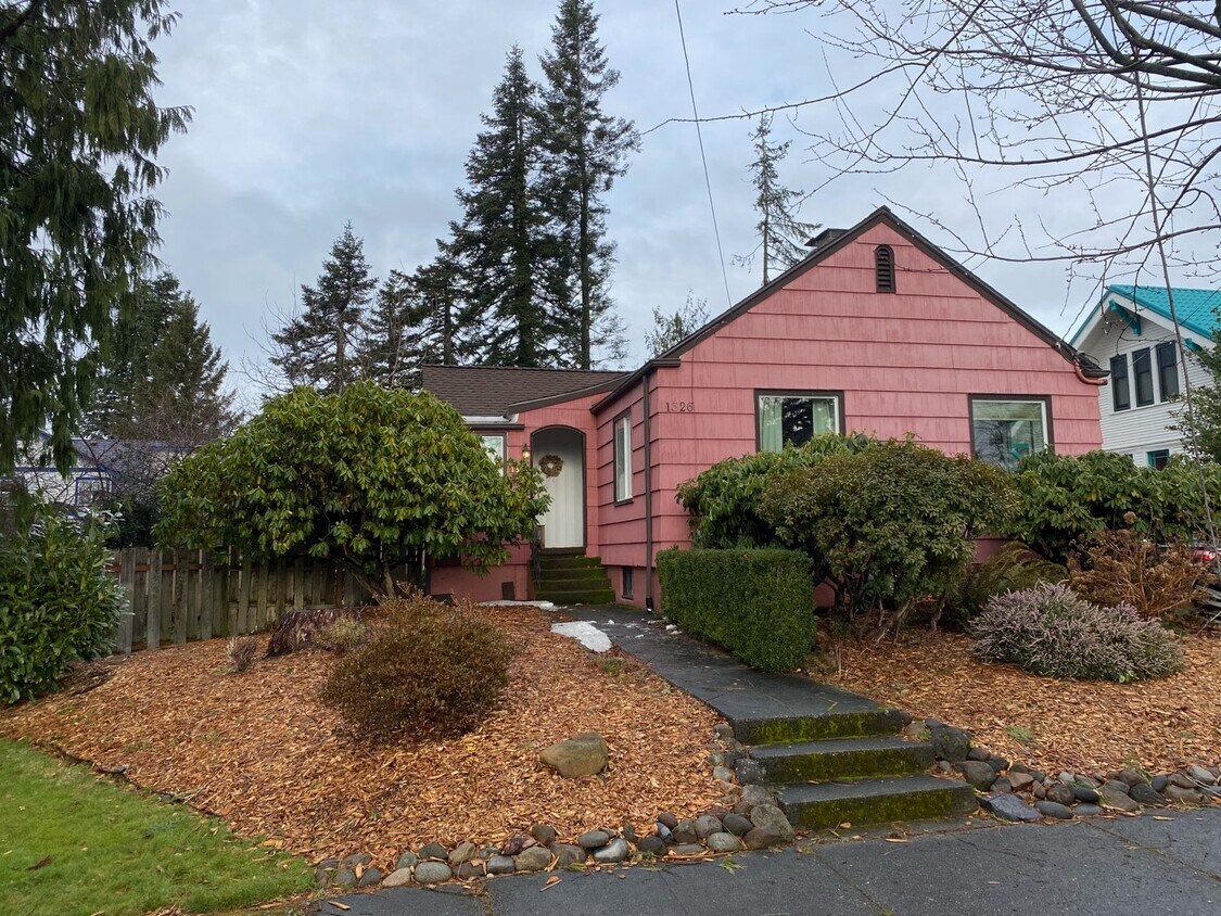 Primary Photo - 1326 Marion St