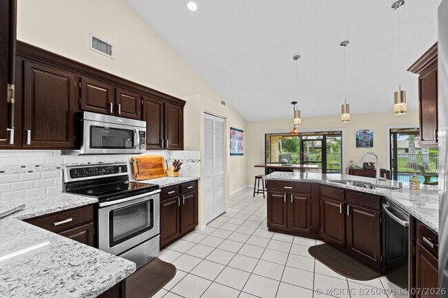Foto del edificio - 1707 Primrose Ln