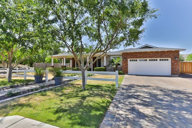 Primary Photo - 1505 W Orangewood Ave