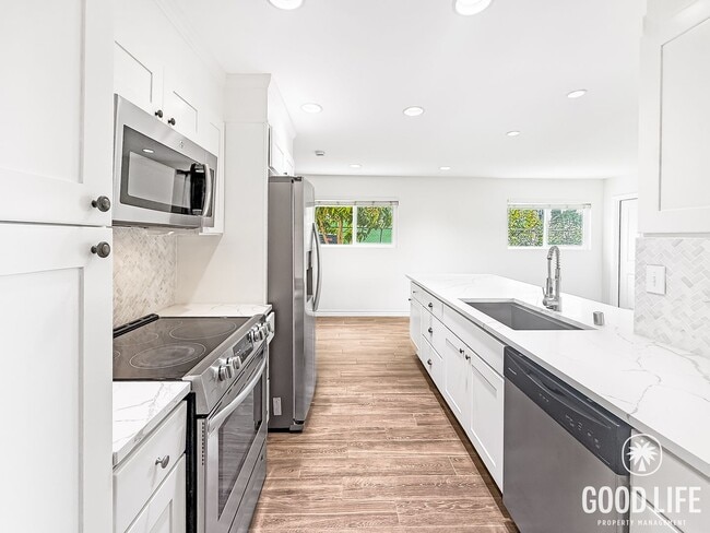 Building Photo - Upgraded 3BR/2BA Home with Garage, Driveway & Large Backyard – Paradise Hills!