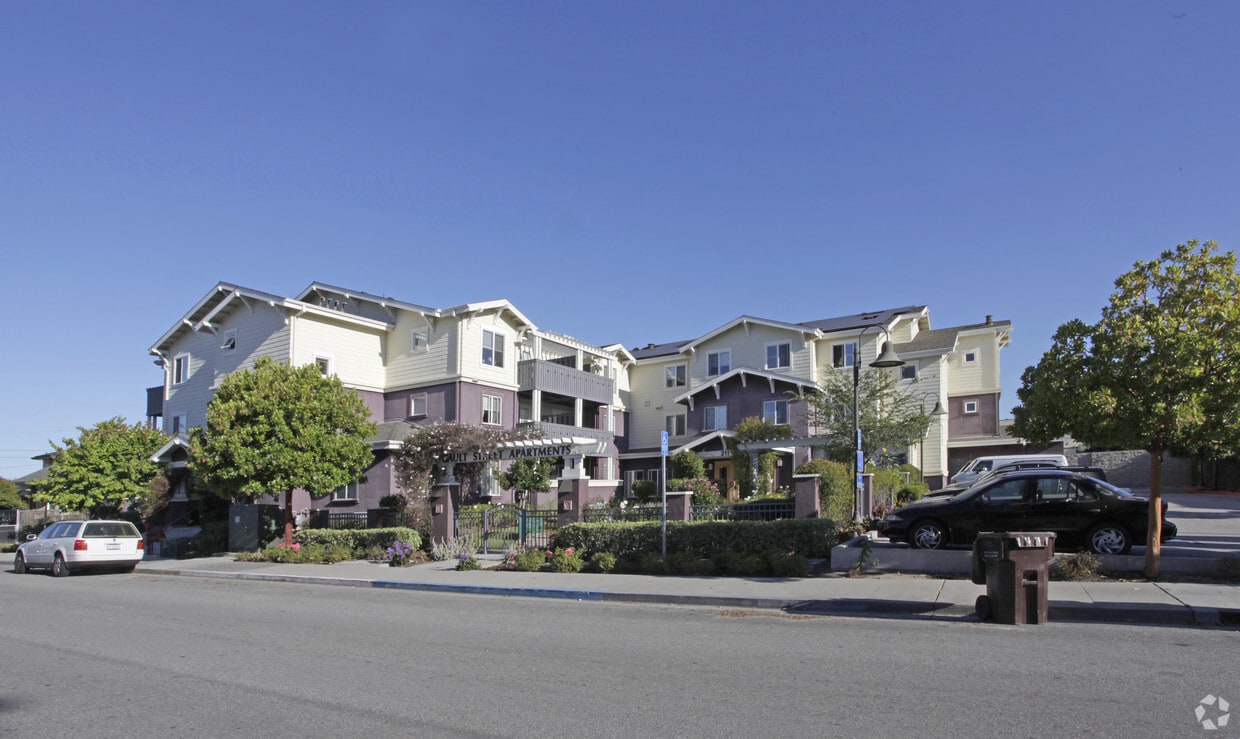 Primary Photo - Gault Street Apartments