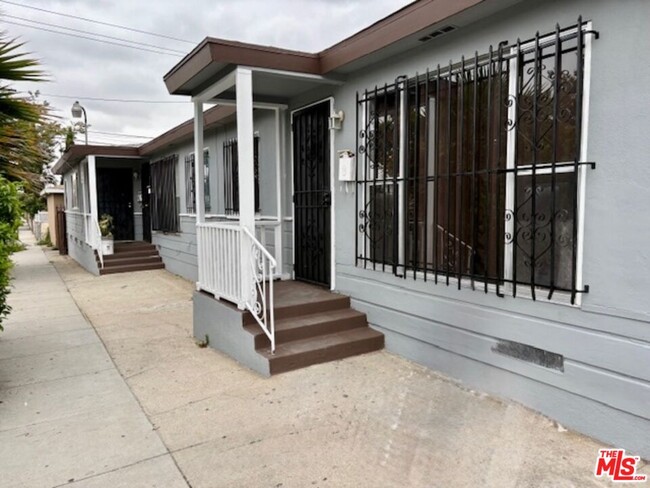 Building Photo - 3113 W 109th St