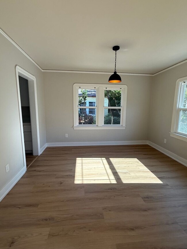 Building Photo - 2 bedroom/ 1 bathroom Home for Rent in Santa Rosa