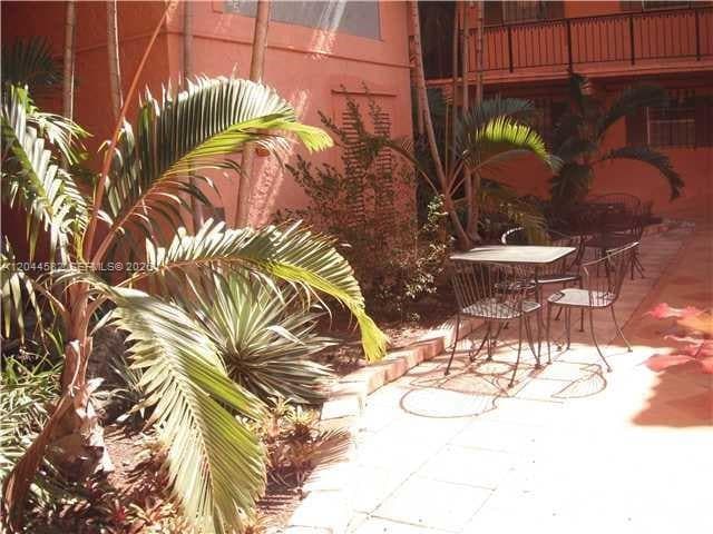 Foto del edificio - 660 Tennis Club Dr