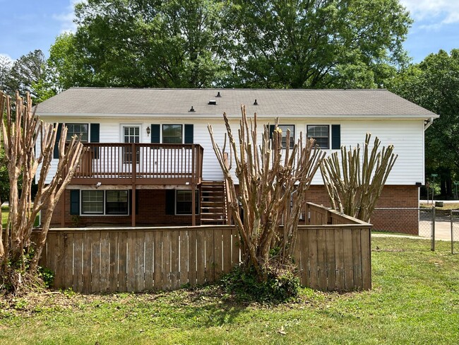 Building Photo - Incredible Location in N Davidson Co with ...