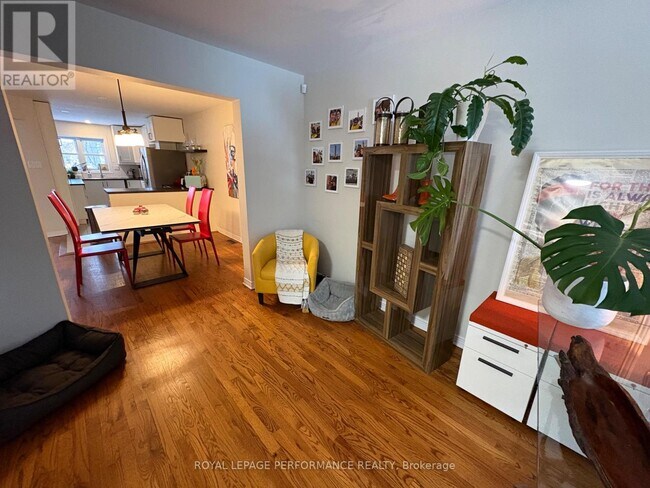 Photo du bâtiment - 104 Ave Blackburn