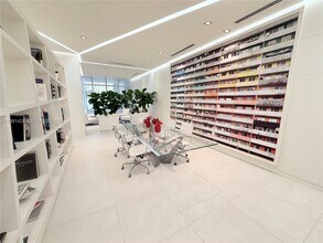 Building Photo - 4250 Biscayne Blvd