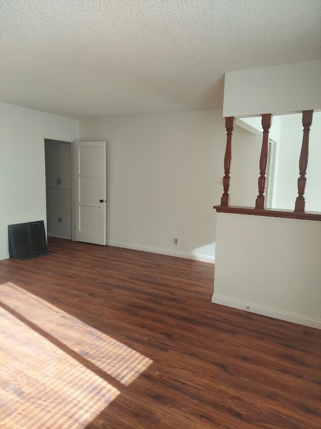Foto del edificio - 23026 Kathryn Ave
