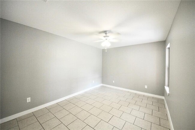 Building Photo - 521 Luther Dr
