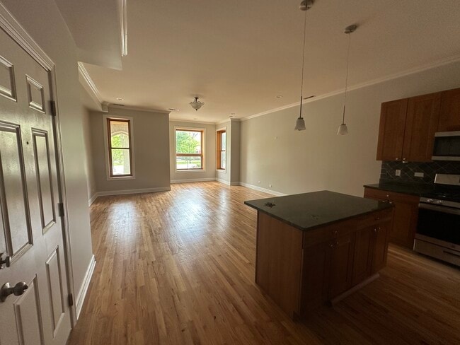 Building Photo - 4824 S King Dr