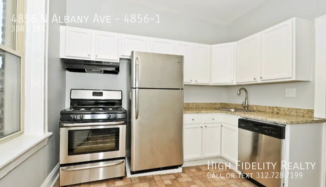 Foto del edificio - 4856 N Albany Ave