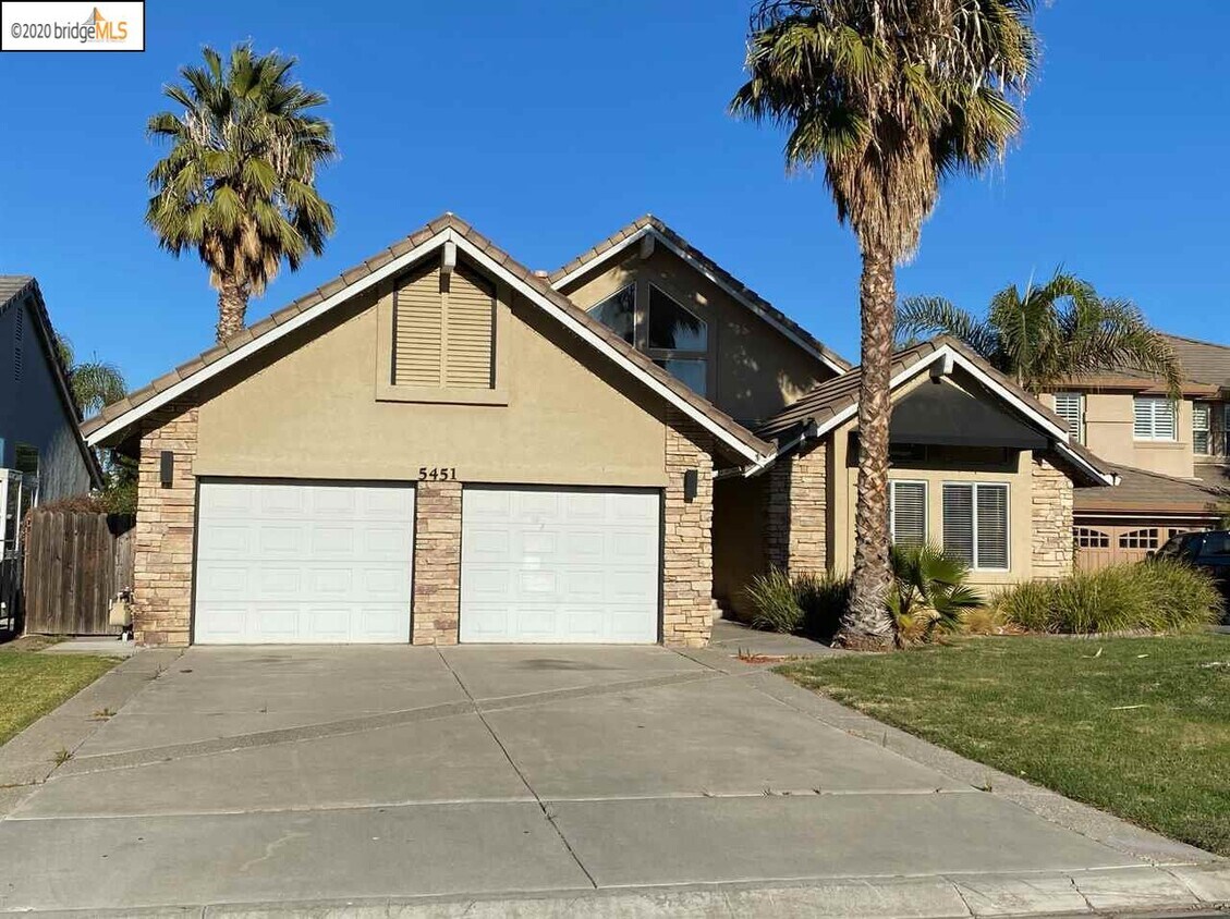 Foto principal - 5451 Fairway Ct