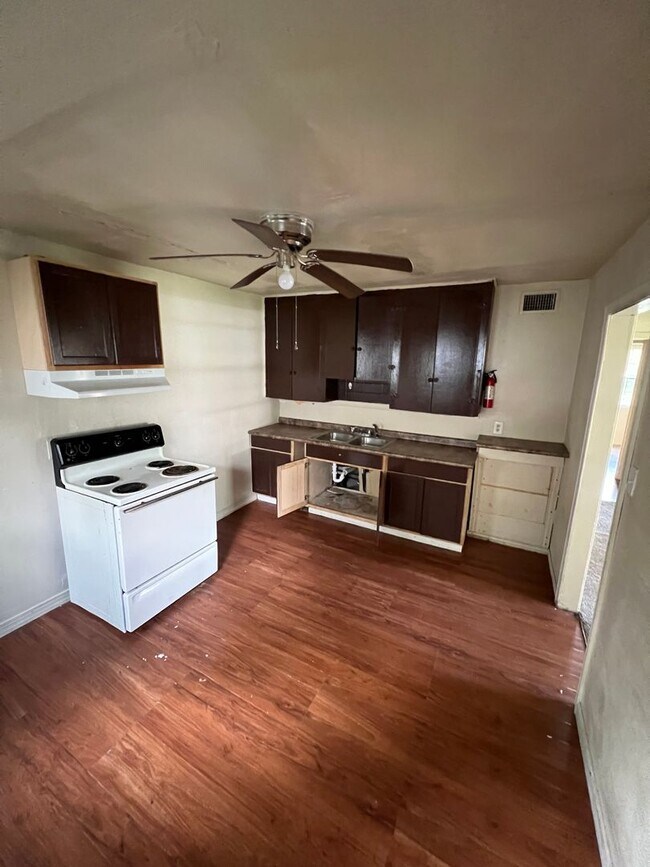 Foto del edificio - 6431 W Canal Blvd