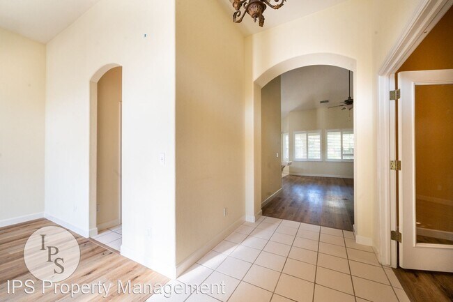 Building Photo - 3 br, 2 bath House - 2056 W. Fir Ave.