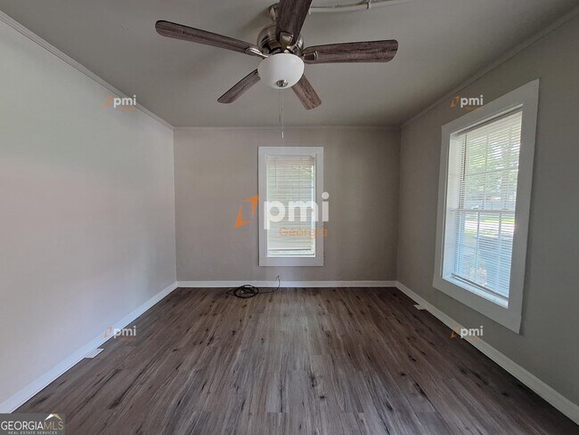 Foto del edificio - 122 Irwin St