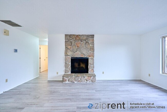 Building Photo - 4547 NW Tumalo Ct