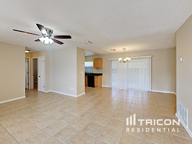 Foto del edificio - 227 Lochmond Dr