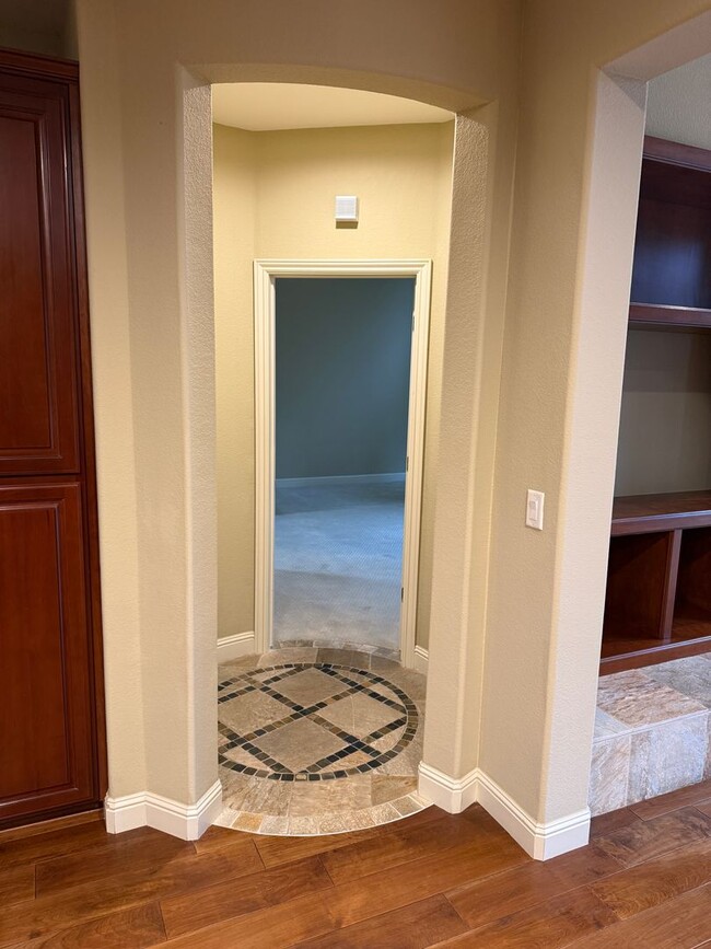 Building Photo - Beautiful 3 bedroom plus loft and office in highly sought Serrano community!