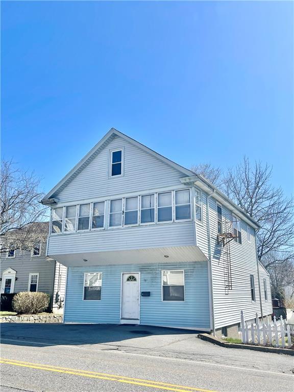 374 Maple Ave, Barrington, RI 02806 Apartment for Rent in Barrington