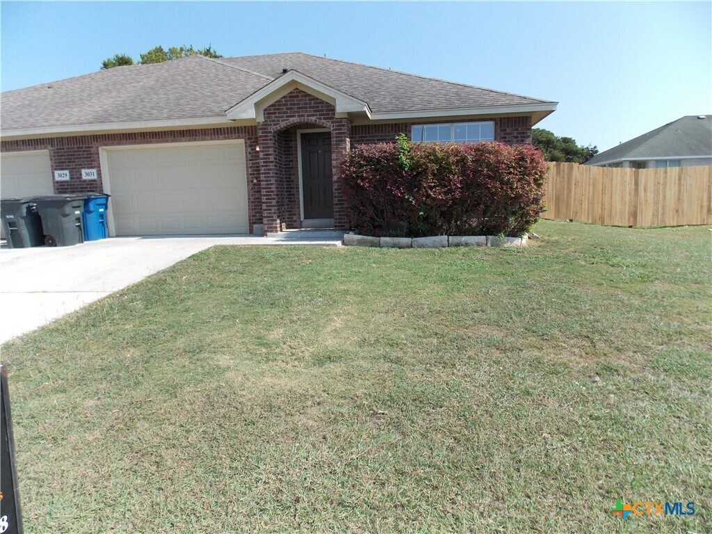 Foto principal - 3031 Douglas Fir Dr