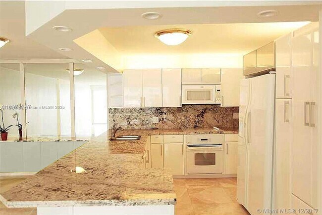 Building Photo - 177 Ocean Ln Dr