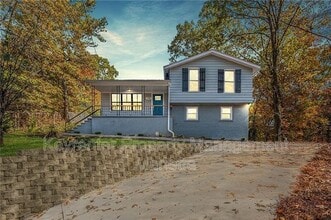 Building Photo - 1056 Azalea Cir NE