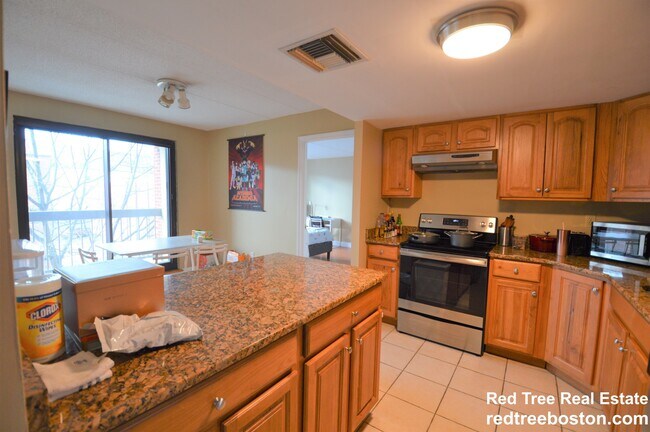 Foto del edificio - 85 Brainerd Rd