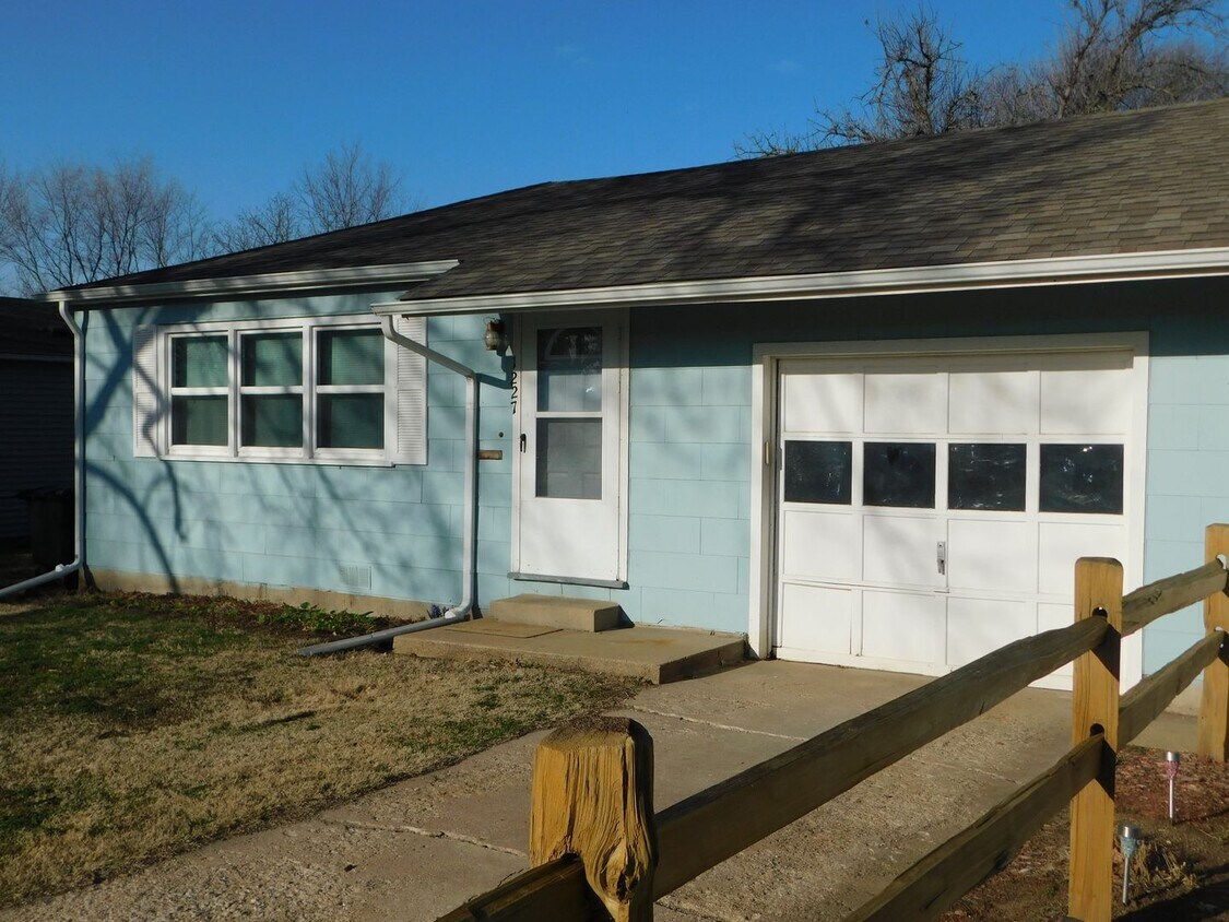 1227 School St, Augusta, KS 67010 House Rental in Augusta, KS