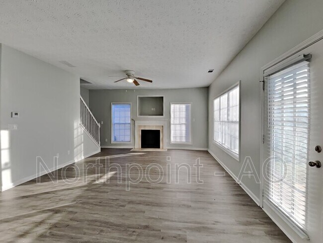 Building Photo - 9115 Alden Dr