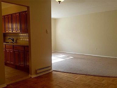 Kitchen/Living Room - 615 Woodland Hills Rd