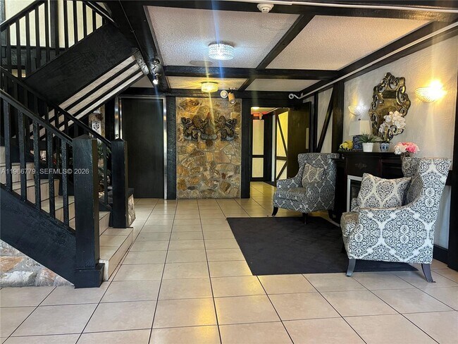 Building Photo - 3690 Inverrary Dr