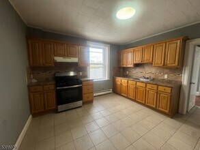 Building Photo - 117 Mechanic St
