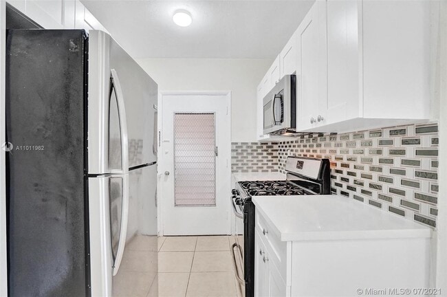 Building Photo - 218 Santillane Ave