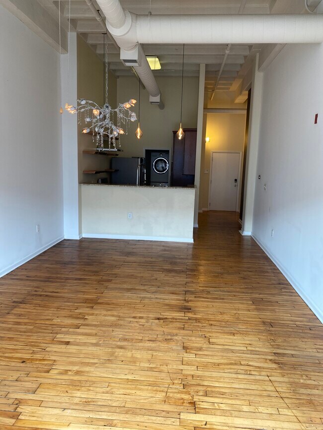 Building Photo - 48 E Walnut St
